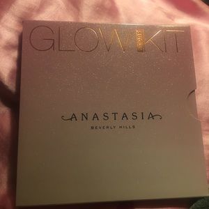 BRAND NEW ANASTASIA GLOW KIT